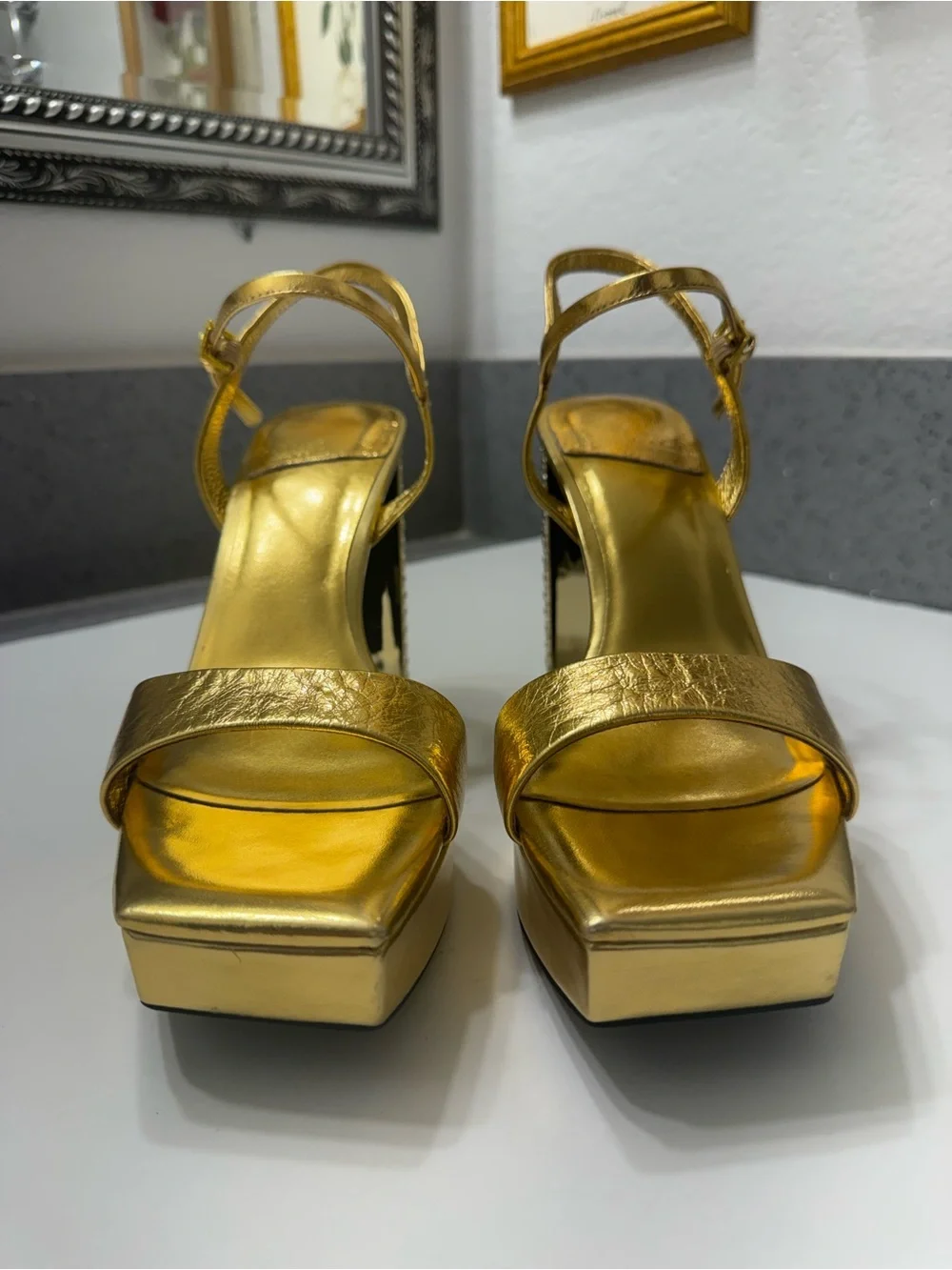 Jeffrey Campbell Dias Sandal Gold Metallic Crystal Detail Platform Sz 10